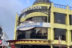 Victoria Station image