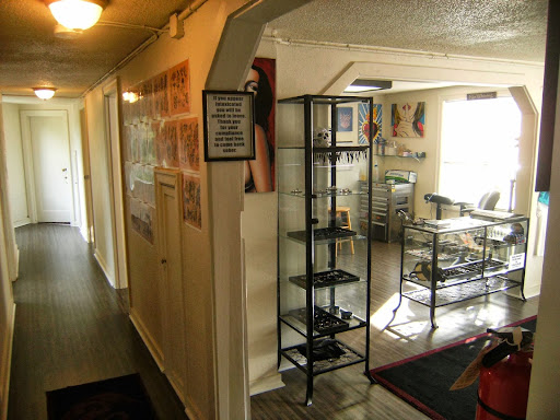 Echo Tattoo, 19508 Aurora Ave N, Shoreline, WA 98133, USA, 