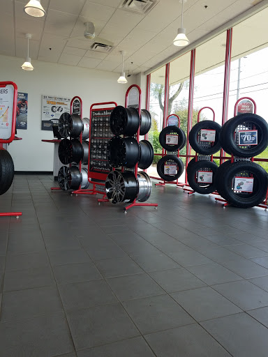 Tire Shop «Discount Tire Store - Palatine, IL», reviews and photos, 1940 N Rand Rd, Palatine, IL 60074, USA