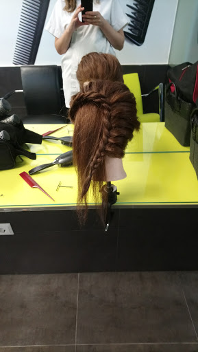 Academia S&B. Formación en Peluquería y Estética en Carcaixent, Valencia
