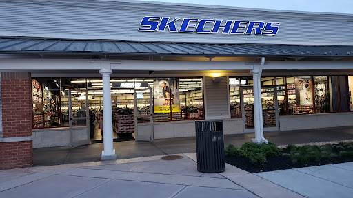 SKECHERS Factory Outlet, 241 Fort Evans Rd NE #1233, Leesburg, VA 20176, USA, 