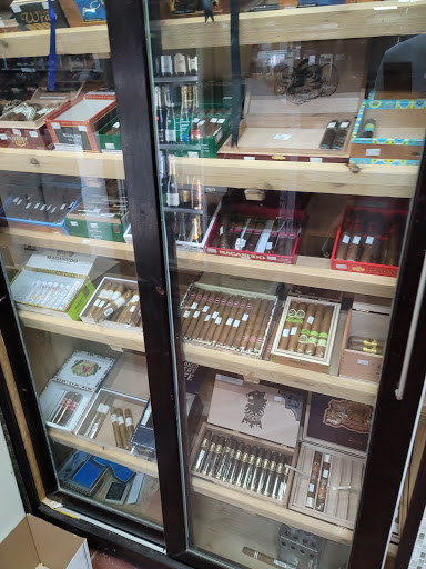 Liquor Store «Evanston 1st Liquors», reviews and photos, 1019 Davis St, Evanston, IL 60201, USA