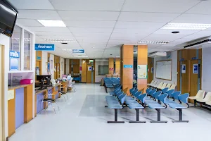 โรงพยาบาลนวมินทร์ image