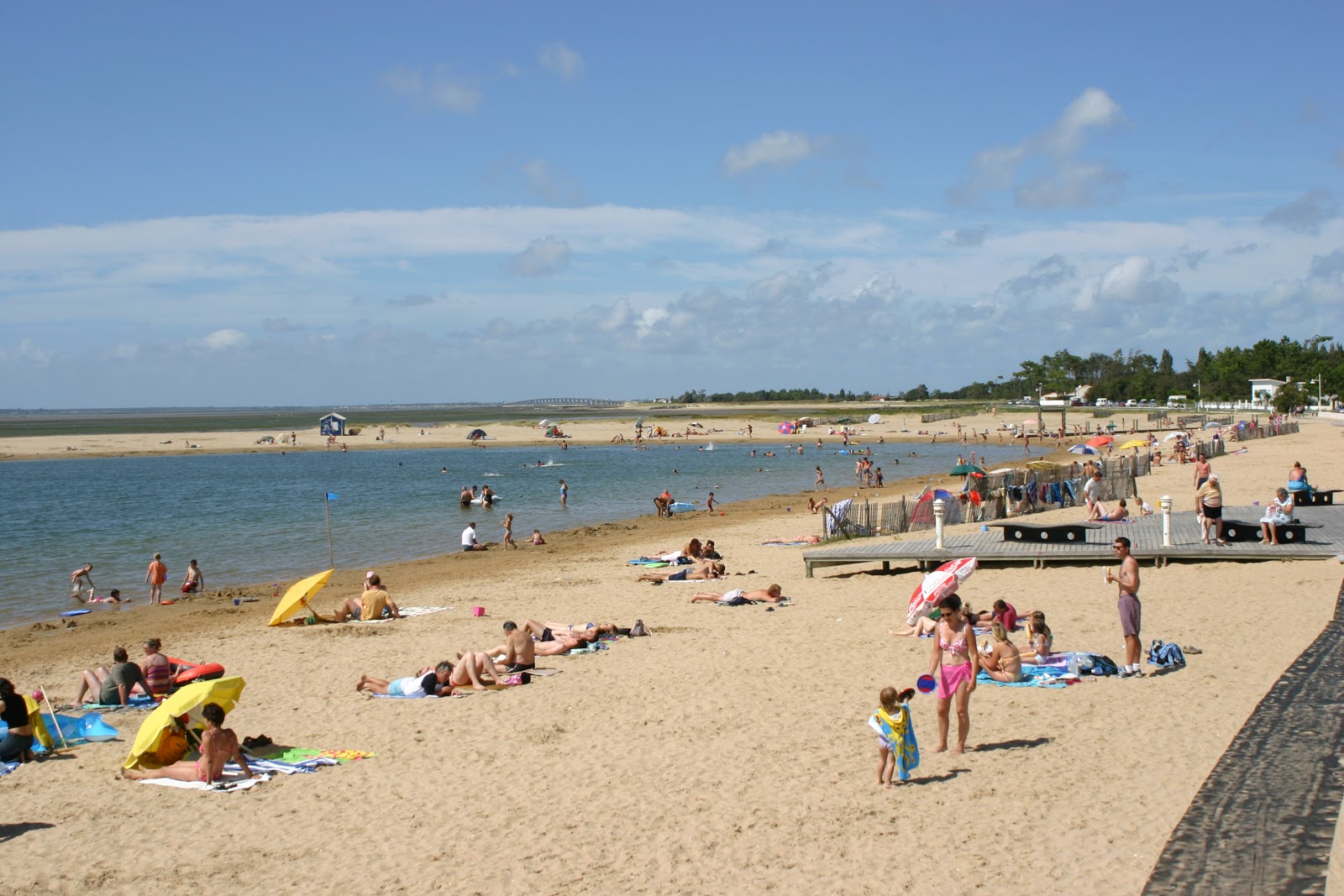 Photo of Plage de Marennes with bright sand surface