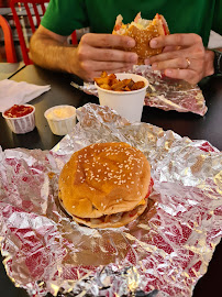 Cheeseburger du Restaurant de hamburgers Five Guys Bayonne BAB2 à Anglet - n°3