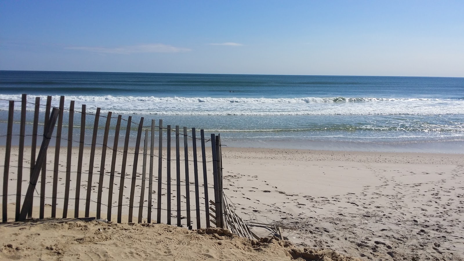Tiana Beach的照片 带有碧绿色纯水表面