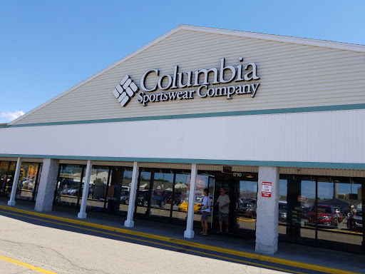 Sportswear Store «Columbia Sportswear Outlet Store at Lighthouse Place Premium Outlets», reviews and photos, 1710 Lighthouse Pl, Michigan City, IN 46360, USA