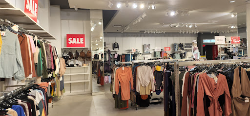 Clothing Store «F21 RED», reviews and photos, 620 Centerview Blvd, Kissimmee, FL 34741, USA