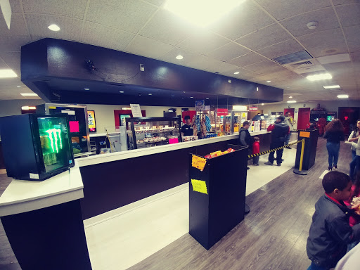 Movie Theater «Apple Cinemas Waterbury», reviews and photos, 920 Wolcott St, Waterbury, CT 06705, USA