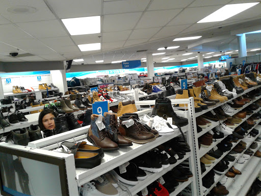 Clothing Store «Ross Dress for Less», reviews and photos, 13750 Riverside Dr, Sherman Oaks, CA 91423, USA