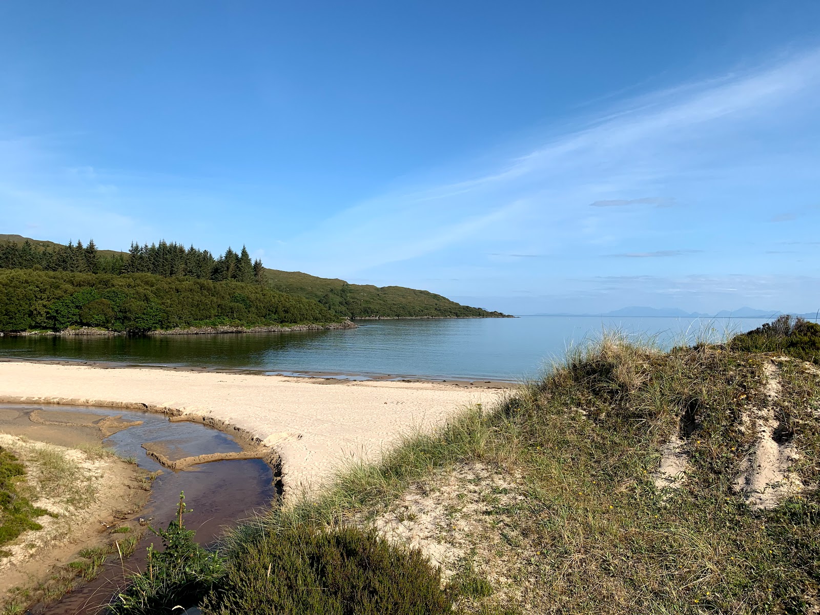 Photo of Singing Sands backed by cliffs