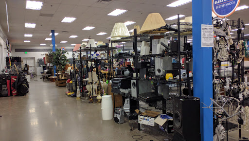 Thrift Store «35th Ave & Southern Goodwill Retail Store & Donation Center», reviews and photos, 3636 W Southern Ave, Phoenix, AZ 85041, USA