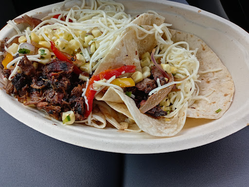 Mexican Restaurant «Chipotle Mexican Grill», reviews and photos, 1390 S Cooper St #100, Arlington, TX 76013, USA