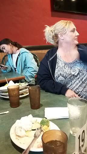 Pizza Restaurant «Round Table Pizza», reviews and photos, 1278 Stabler Ln, Yuba City, CA 95993, USA