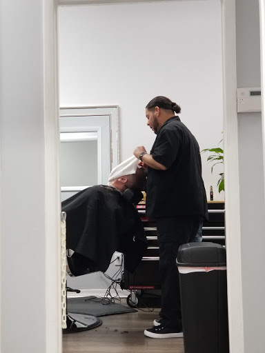 Hair Salon «Gold Cut Barber Shop», reviews and photos, 7031 W Hillsborough Ave, Tampa, FL 33634, USA