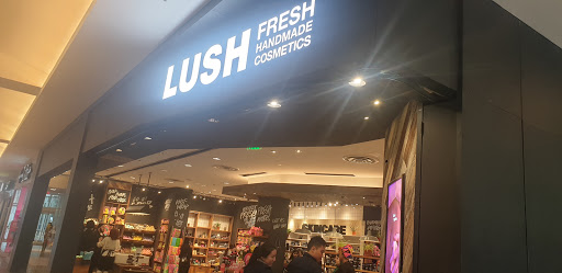 Lush Cosmetics image 4