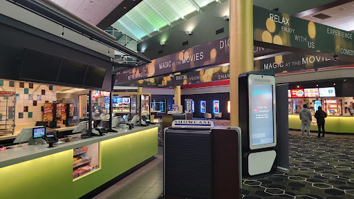 Movie Theater «College Point Multiplex Cinemas», reviews and photos, 2855 Ulmer St, Flushing, NY 11354, USA