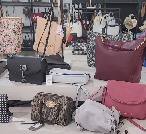 Department Store «Saks OFF 5TH», reviews and photos, 1650 Premium Outlet Blvd #1600, Aurora, IL 60502, USA