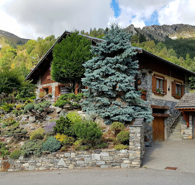Chalet Le Sapin Bleu appartement de vacances 6 personnes proche télécabine reliant Paradiski la Plagne en Savoie à Champagny-en-Vanoise
