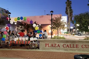 Calle Cuatro Plaza image