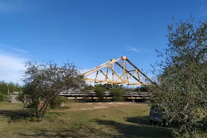 Puente de madera image