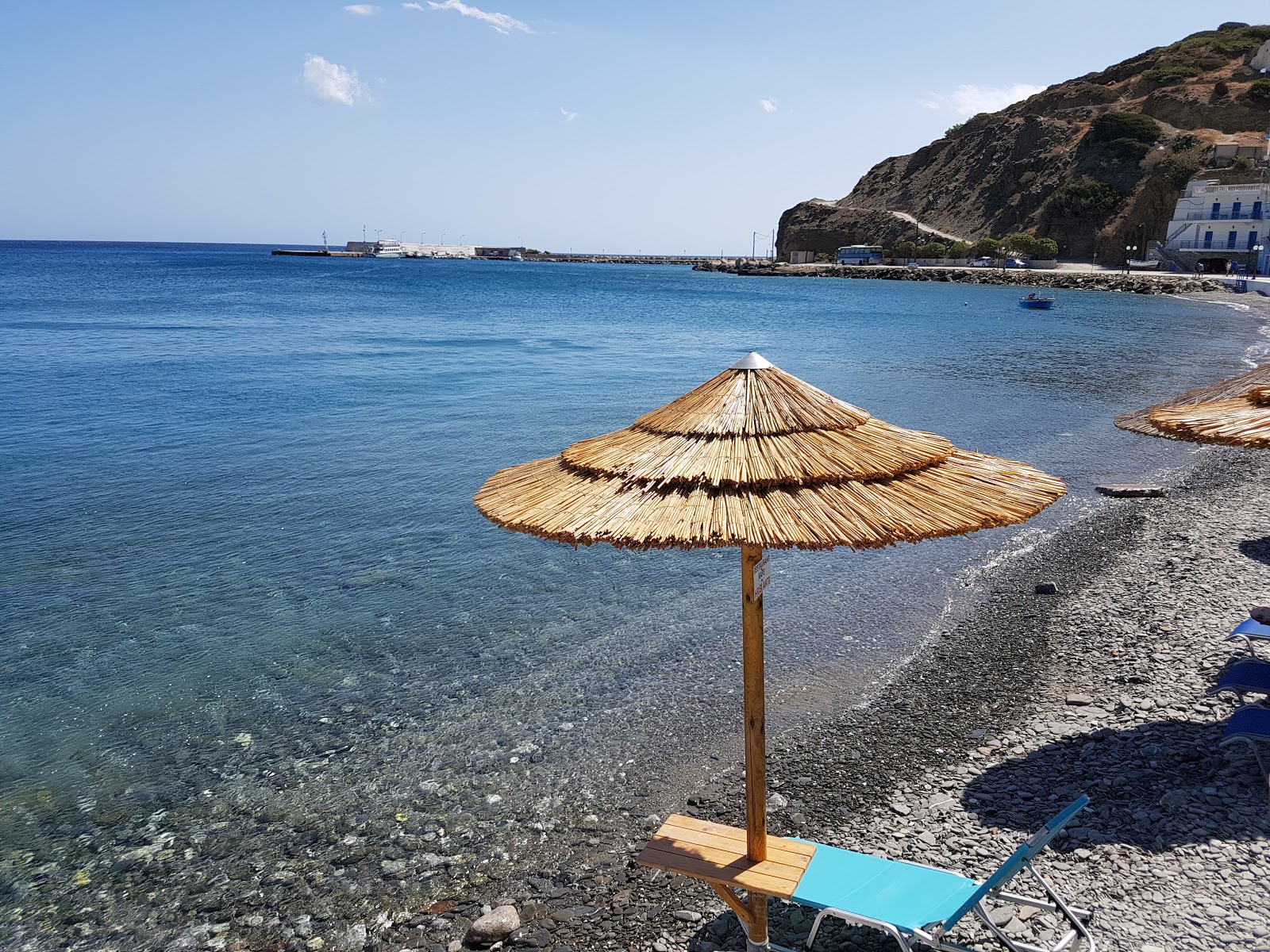 Photo of Paralia Diafani backed by cliffs