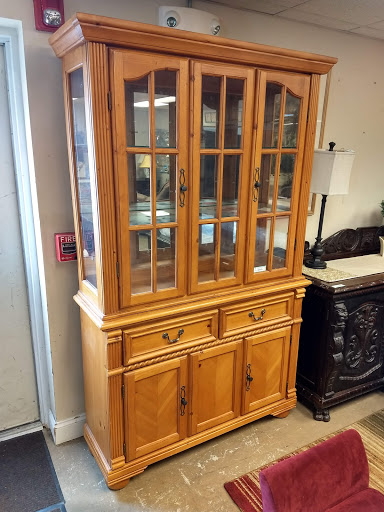 Consignment Shop «New Leaf Home Furnishings», reviews and photos, 2449 Pierce Dr #3, Spring Grove, IL 60081, USA