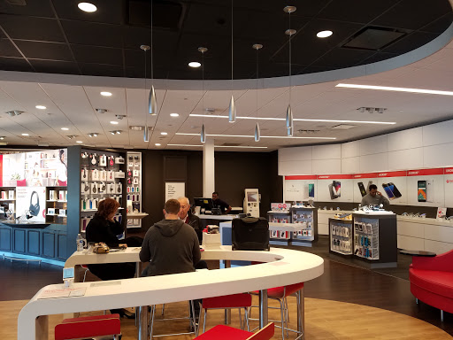 Cell Phone Store «Verizon», reviews and photos, 6250 Topanga Canyon Blvd #1540, Woodland Hills, CA 91367, USA