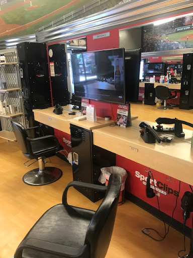 Hair Salon «Sport Clips Haircuts of Village West Shopping Center», reviews and photos, 5242 Dressler Rd NW, Canton, OH 44718, USA