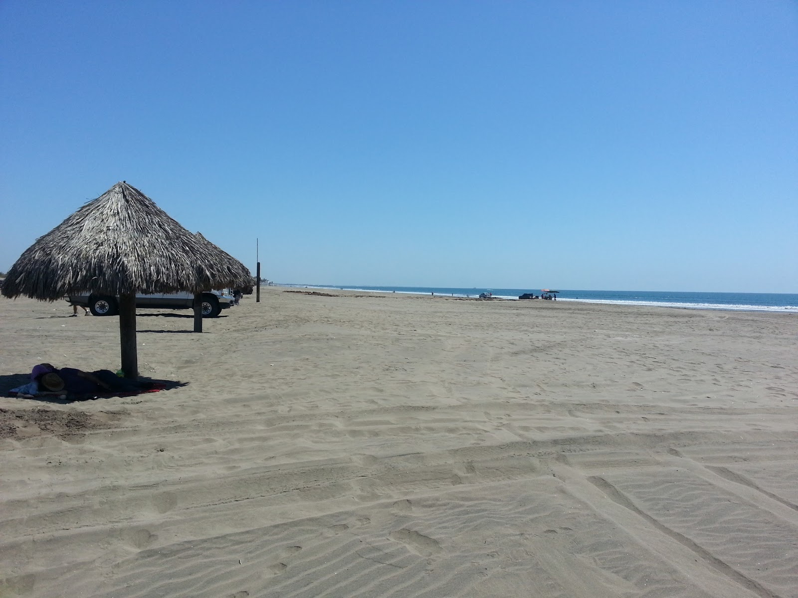 Foto de Las Glorias beach com água turquesa superfície