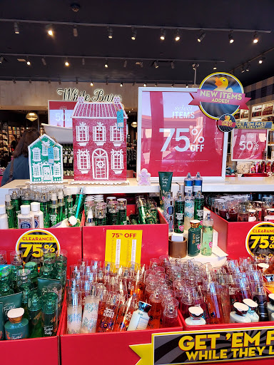 Beauty Supply Store «Bath & Body Works», reviews and photos, 14300 Clay Terrace Blvd, Carmel, IN 46032, USA