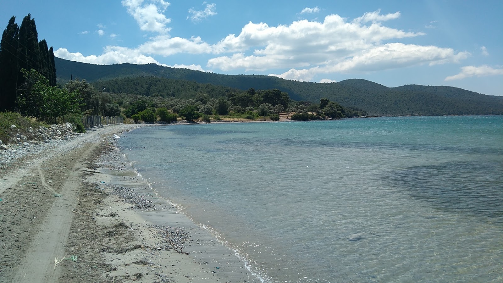 Gurchamlar beach'in fotoğrafı geniş ile birlikte