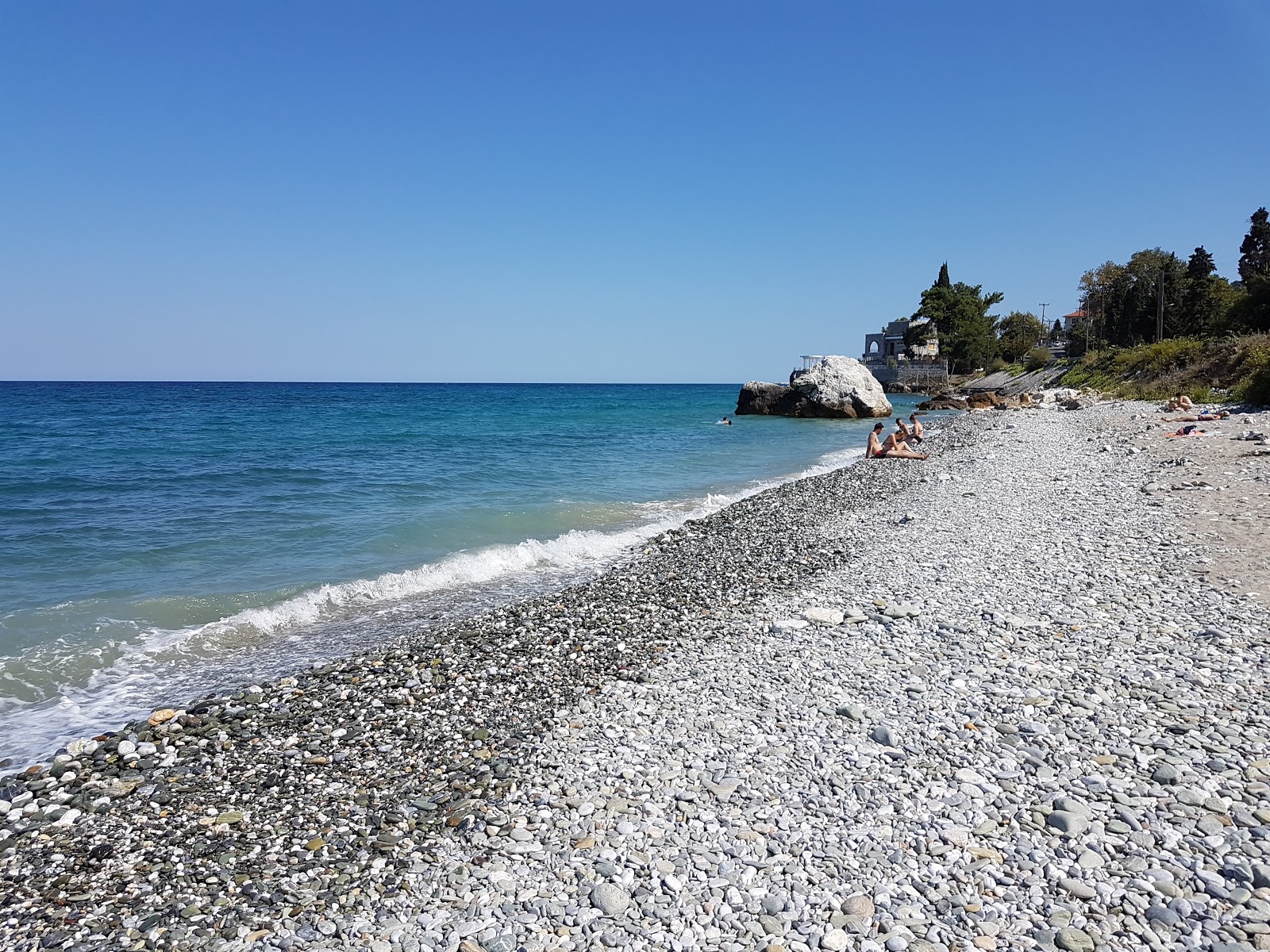 Fotografie cu Panteleimon beach II cu o suprafață de apa pură turcoaz