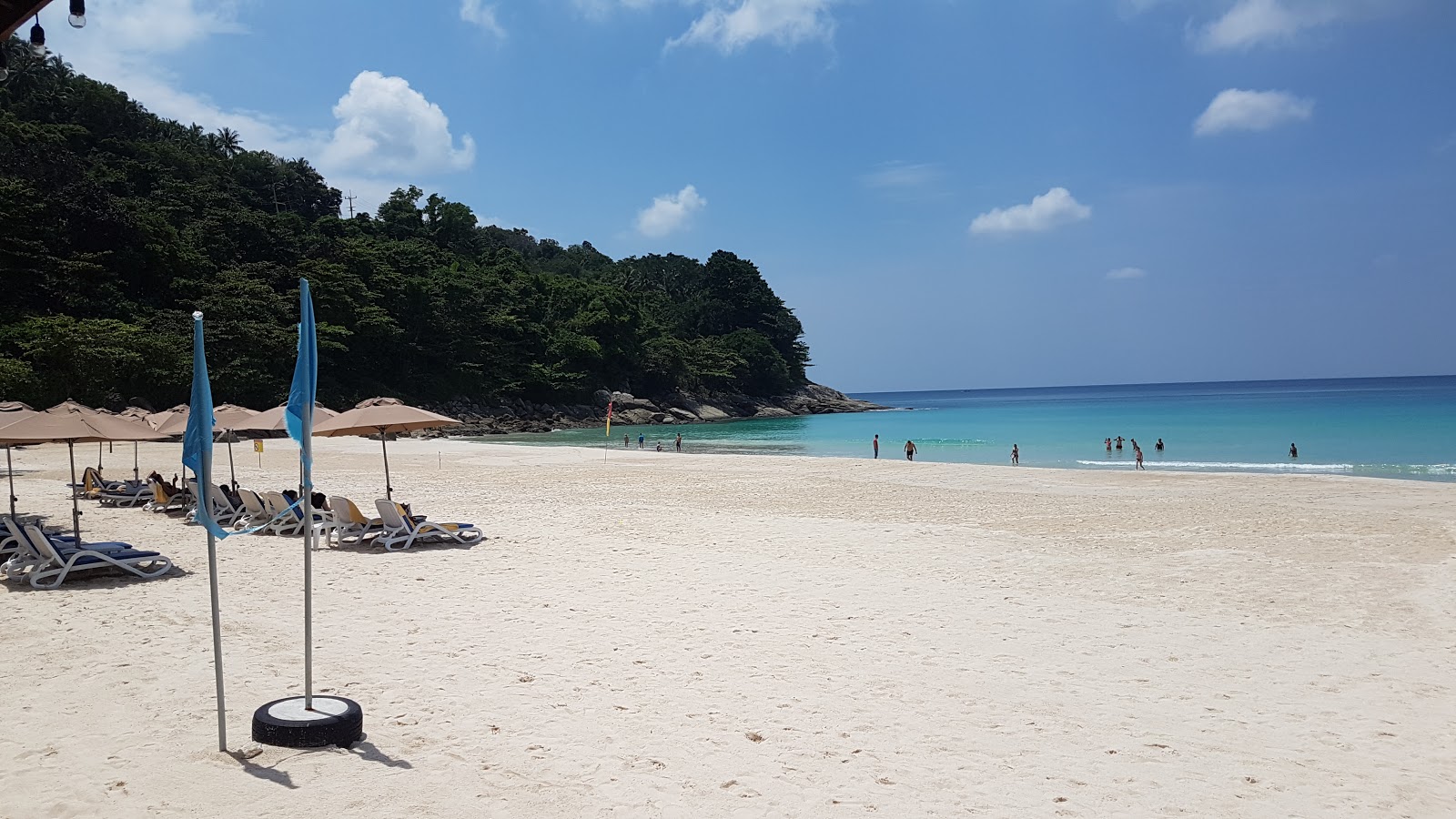 Foto van Karon Noi Strand met hoog niveau van netheid