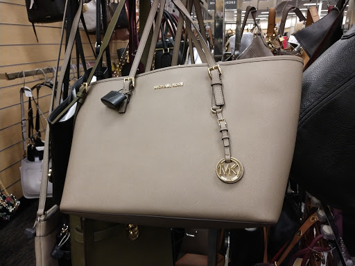 Department Store «Nordstrom Rack Burbank Empire Center», reviews and photos, 1601 N Victory Pl, Burbank, CA 91502, USA