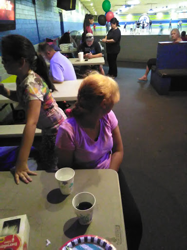 Roller Skating Rink «Rollero Family Roller Skating Center LLC», reviews and photos, 7318 W Indian School Rd, Phoenix, AZ 85033, USA