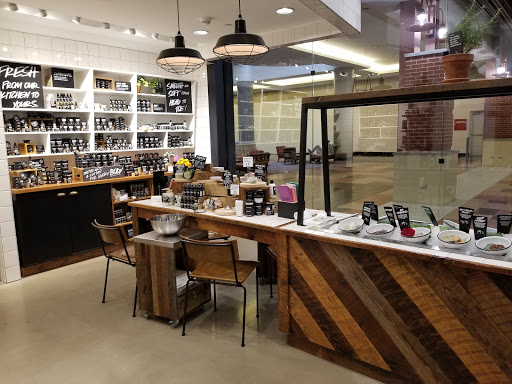 Cosmetics Store «Lush Cosmetics», reviews and photos, 104 Walden Galleria, Buffalo, NY 14225, USA