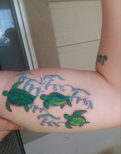 Tattoo Shop «River Rat Tattoos», reviews and photos, 965 N Walnut Ave, New Braunfels, TX 78130, USA