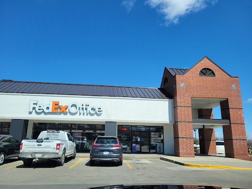 Print Shop «FedEx Office Print & Ship Center», reviews and photos, 10201 University Ave, Clive, IA 50325, USA