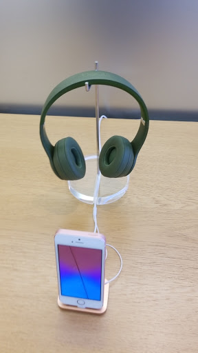 Computer Store «Apple Greenwich Avenue», reviews and photos, 356 Greenwich Ave, Greenwich, CT 06830, USA