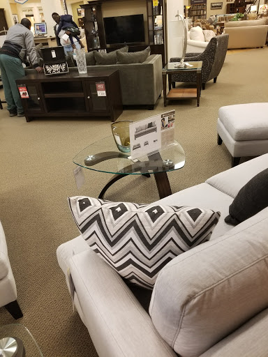 Furniture Store «Raymour & Flanigan Furniture and Mattress Store», reviews and photos, 100 Highland Ave, Seekonk, MA 02771, USA