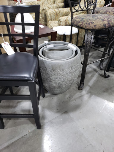 Consignment Shop «Home Consignment Center - Bee Cave», reviews and photos, 12812 Shops Pkwy, Austin, TX 78738, USA