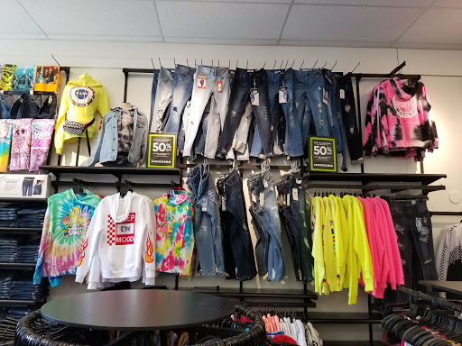 Clothing Store «rue21», reviews and photos, 3404 Fairlane Dr, Allen Park, MI 48101, USA