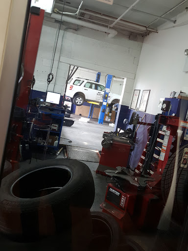 Auto Parts Store «Pep Boys Auto Service & Tire», reviews and photos, 2015 Utica Ave, Brooklyn, NY 11234, USA