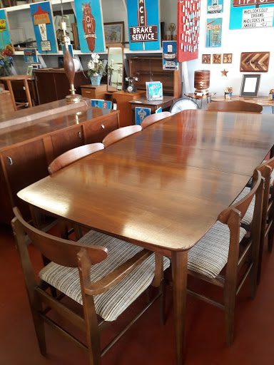 Furniture Store «San Antonio Furniture Finders», reviews and photos, 617 Fredericksburg Rd, San Antonio, TX 78201, USA