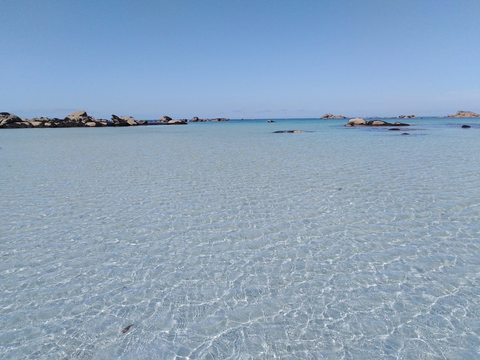 Fotografie cu Plage Karreck Hir cu o suprafață de apa pură turcoaz