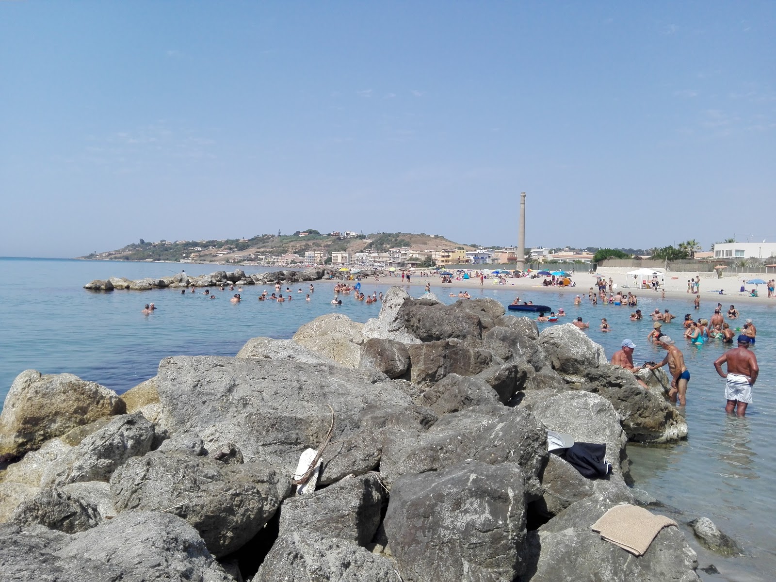 Foto de Tonnara beach - lugar popular entre os apreciadores de relaxamento