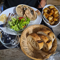 Plats et boissons du Restaurant Les Terrasses de Pérouges à Pérouges - n°19