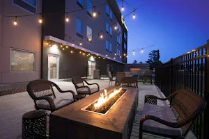 La Quinta Inn & Suites by Wyndham Wisconsin Dells image