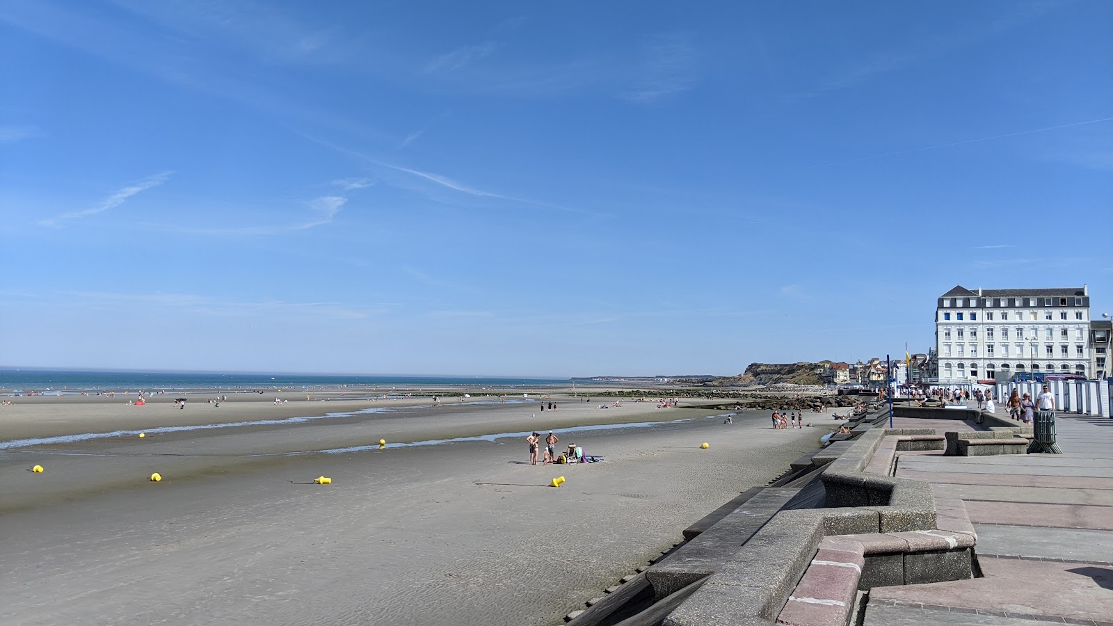 Foto di Spiaggia di Wimereux con una superficie del sabbia luminosa